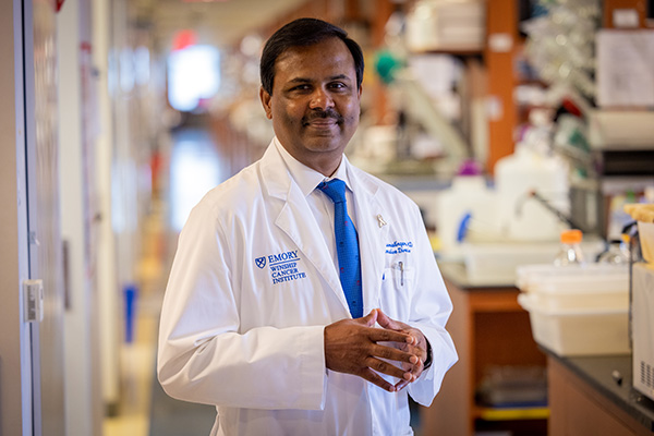 Dr. Ramalingam in the lab at Winship Cancer Institute.