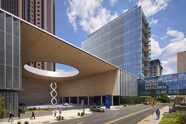 Valet entrance area for Winship at Emory Midtown (Photo: Dave Burk © SOM)