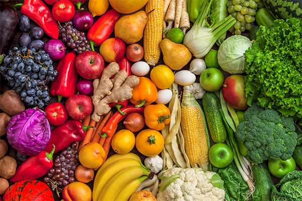 Fruits and vegetables arranged in a rainbow color pattern (stock image)